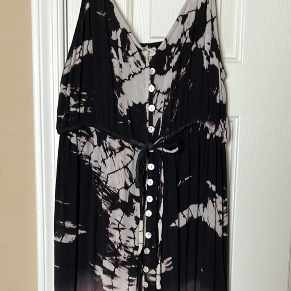 Super cute tie dyed dress.
